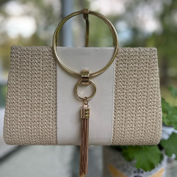 Puedo straw handbag Chic Cream Tan Clutch with Gold Ring Accent - Picture 1 of 5